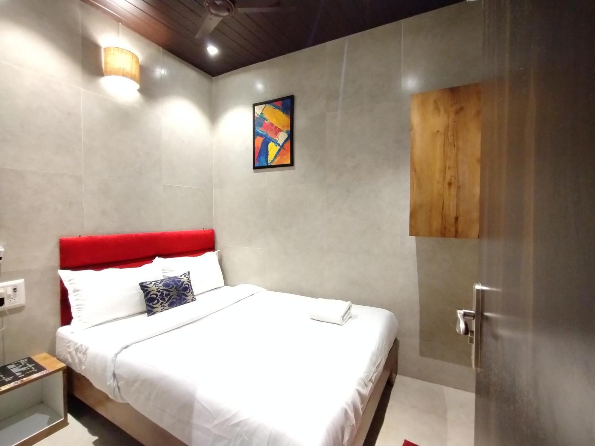 Hotel Eros - Near Airport T2 مومباي المظهر الخارجي الصورة